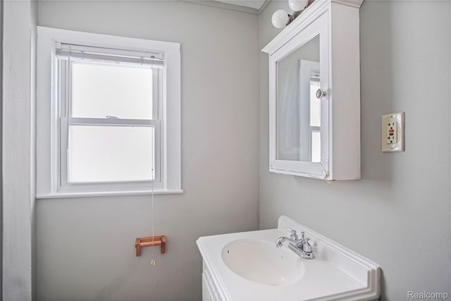 406 W 12 Mile, Royal Oak, MI 48073