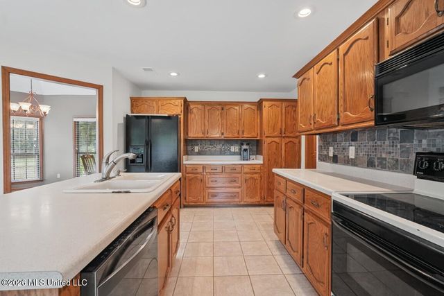 5450 Dean Road, Lake Cormorant, MS 38641