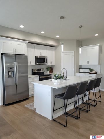 340 N 105th Street, Lincoln, NE 68527