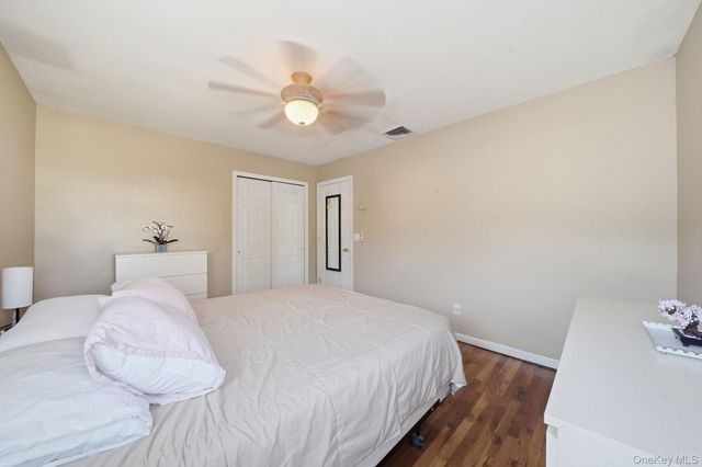 23 Pearsall Place, Deer Park, NY 11729