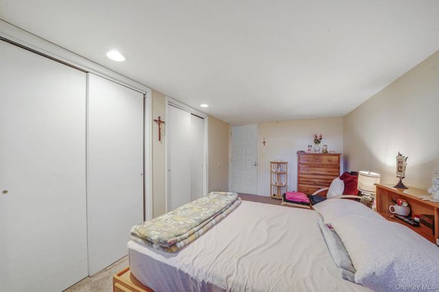 23 Pearsall Place, Deer Park, NY 11729