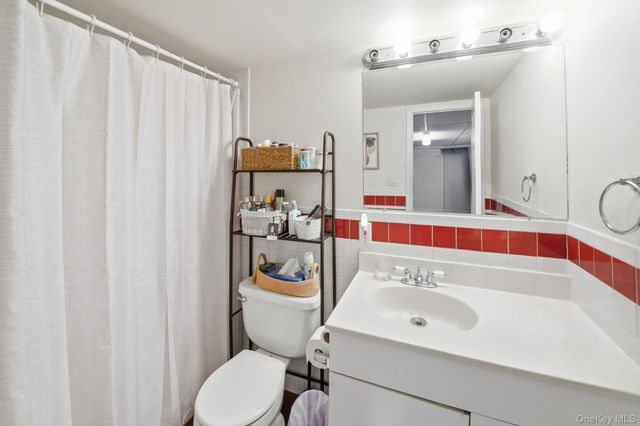 23 Pearsall Place, Deer Park, NY 11729