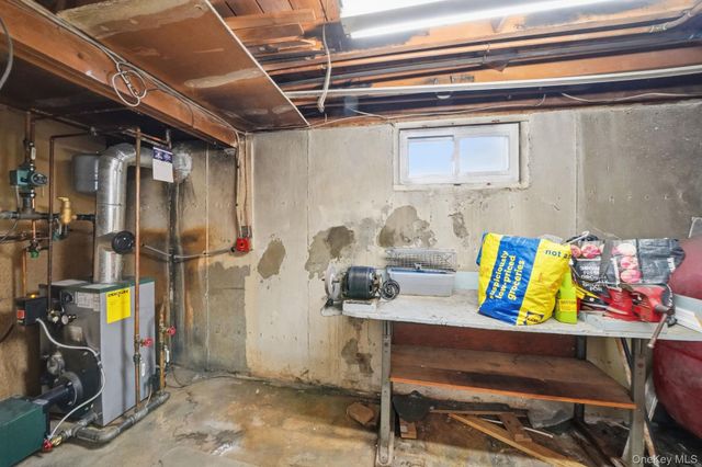 23 Pearsall Place, Deer Park, NY 11729