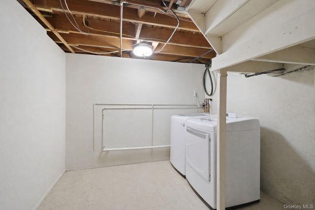 23 Pearsall Place, Deer Park, NY 11729