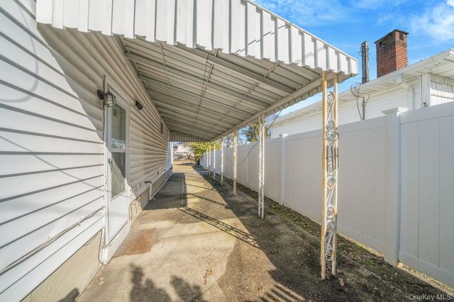 23 Pearsall Place, Deer Park, NY 11729