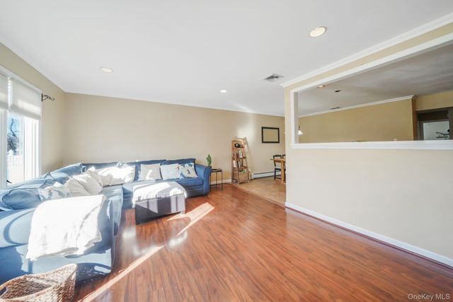 23 Pearsall Place, Deer Park, NY 11729