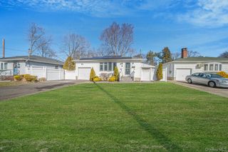 23 Pearsall Place, Deer Park, NY 11729