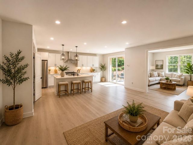 548 Carolyn Lane, Charlotte, NC 28213