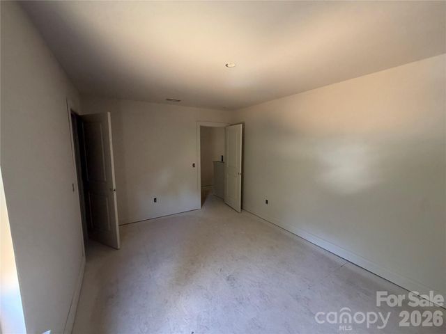 548 Carolyn Lane, Charlotte, NC 28213