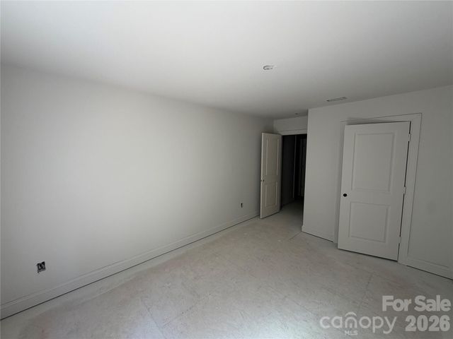 548 Carolyn Lane, Charlotte, NC 28213
