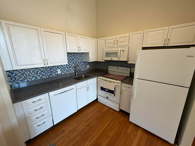 10 Chapman St 303, Weymouth, MA 02189