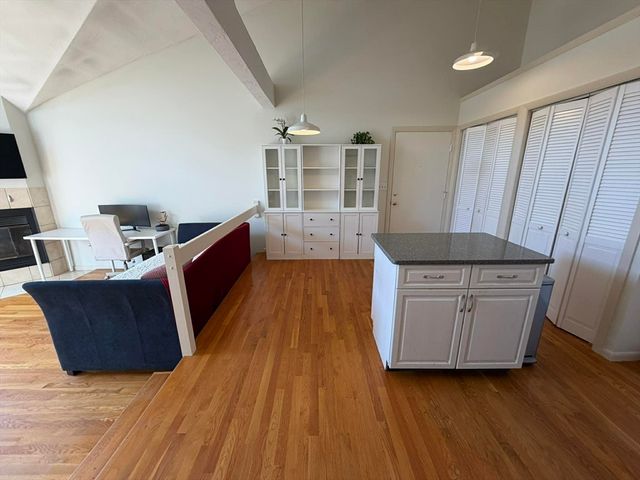 10 Chapman St 303, Weymouth, MA 02189