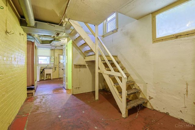 2916 Harrison Avenue, Cincinnati, OH 45211