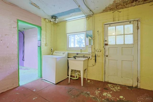 2916 Harrison Avenue, Cincinnati, OH 45211