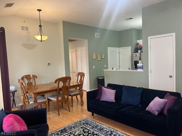 692 Honeybrook Cir 692, Lopatcong Twp., NJ 08886