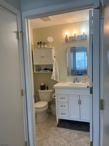 692 Honeybrook Cir 692, Lopatcong Twp., NJ 08886