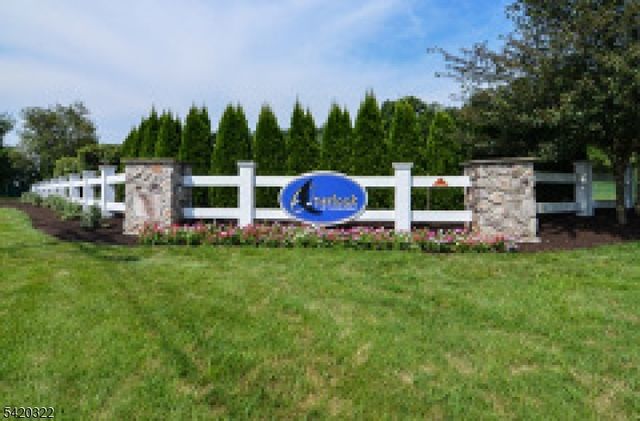 692 Honeybrook Cir 692, Lopatcong Twp., NJ 08886