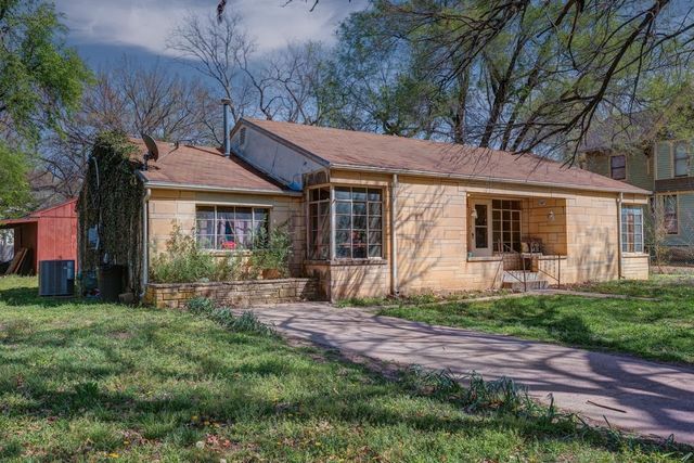 1010 Menor St, Winfield, KS 67156