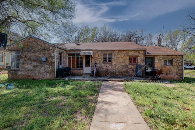 1010 Menor St, Winfield, KS 67156