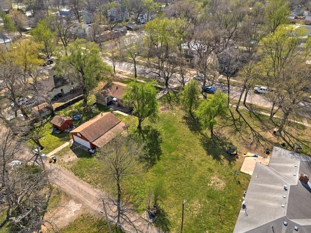 1010 Menor St, Winfield, KS 67156