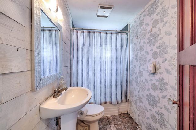 1010 Menor St, Winfield, KS 67156