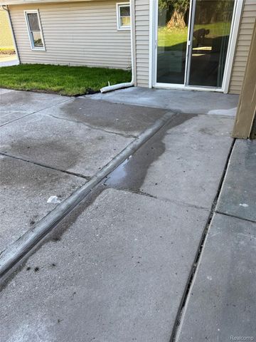 29240 McDonald Street, Roseville, MI 48066