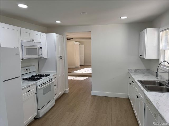 29240 McDonald Street, Roseville, MI 48066