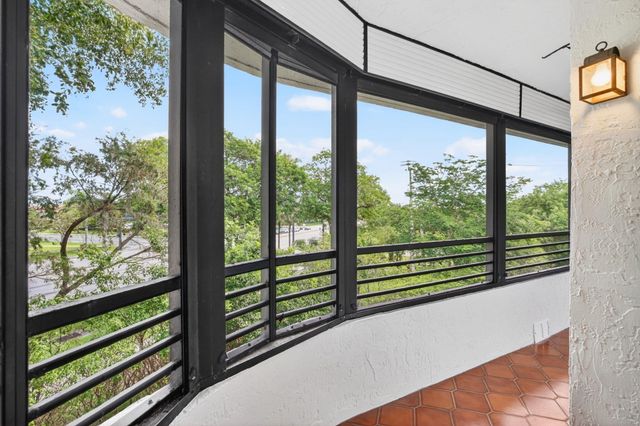 1410 Sheridan Street 19i, Hollywood, FL 33020