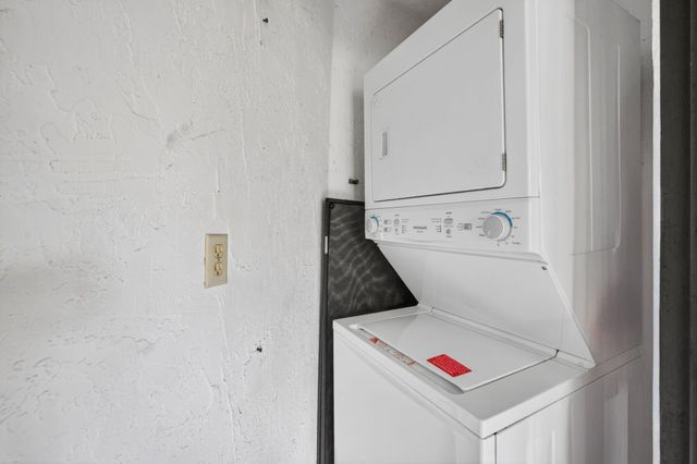 1410 Sheridan Street 19i, Hollywood, FL 33020
