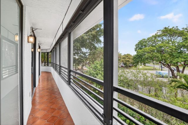 1410 Sheridan Street 19i, Hollywood, FL 33020