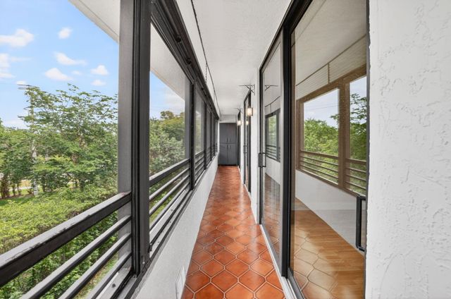 1410 Sheridan Street 19i, Hollywood, FL 33020