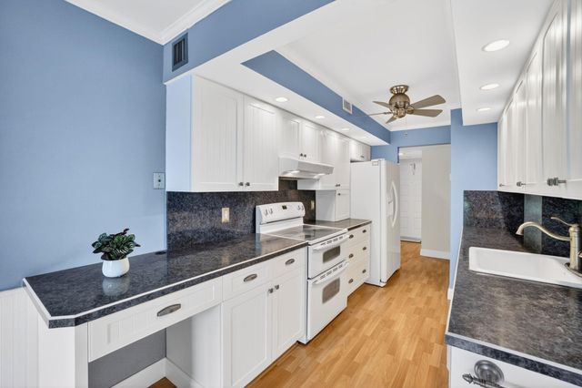 1410 Sheridan Street 19i, Hollywood, FL 33020