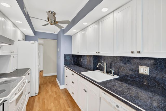 1410 Sheridan Street 19i, Hollywood, FL 33020