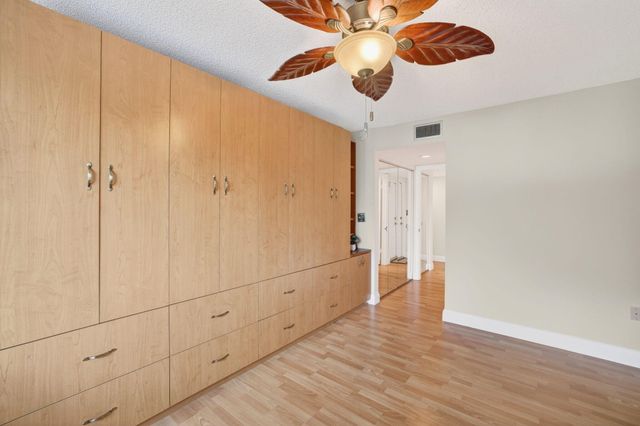 1410 Sheridan Street 19i, Hollywood, FL 33020