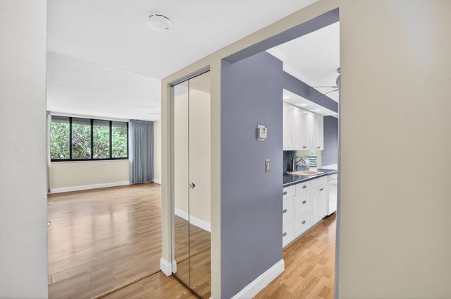 1410 Sheridan Street 19i, Hollywood, FL 33020