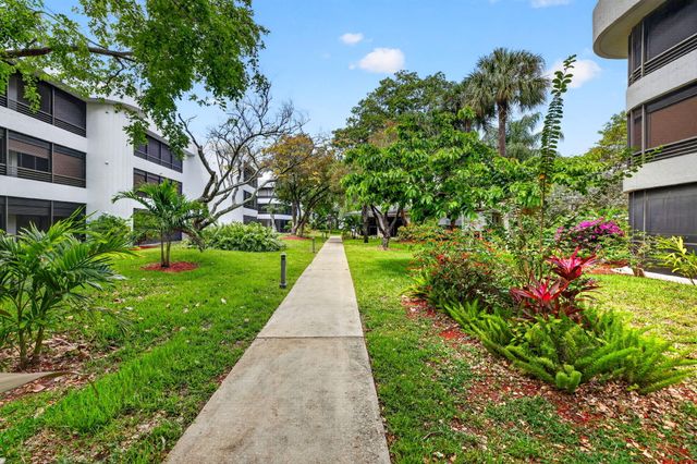 1410 Sheridan Street 19i, Hollywood, FL 33020