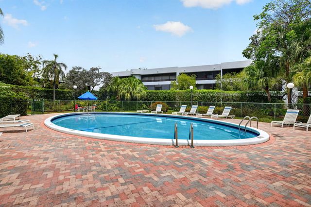 1410 Sheridan Street 19i, Hollywood, FL 33020
