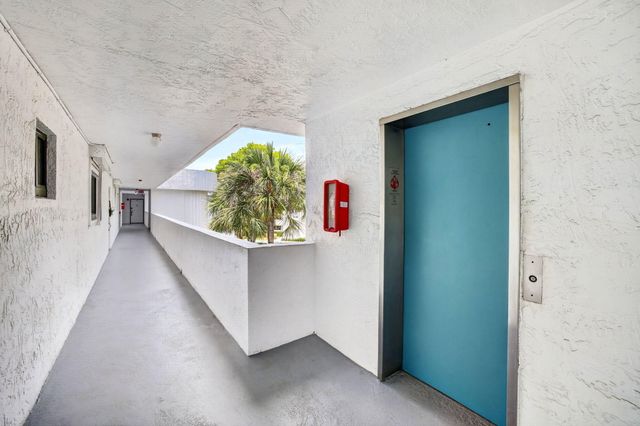 1410 Sheridan Street 19i, Hollywood, FL 33020