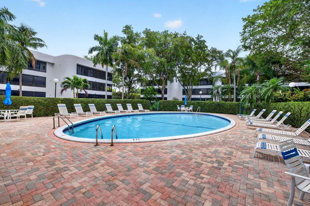 1410 Sheridan Street 19i, Hollywood, FL 33020