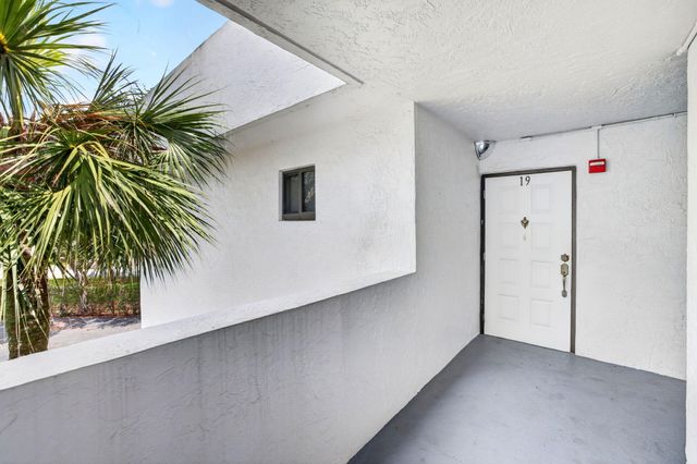 1410 Sheridan Street 19i, Hollywood, FL 33020