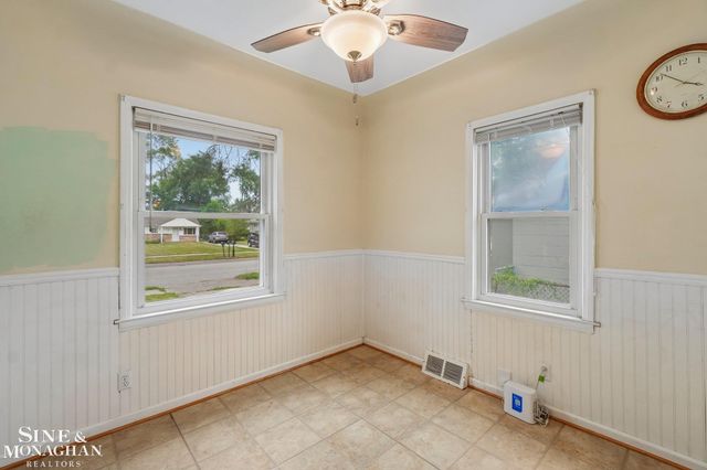 21025 Sunset Avenue, Warren, MI 48091