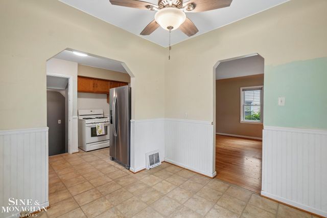 21025 Sunset Avenue, Warren, MI 48091