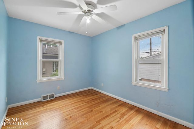 21025 Sunset Avenue, Warren, MI 48091
