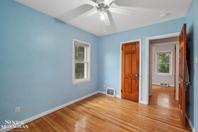 21025 Sunset Avenue, Warren, MI 48091