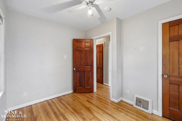 21025 Sunset Avenue, Warren, MI 48091