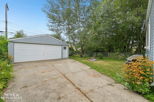 21025 Sunset Avenue, Warren, MI 48091