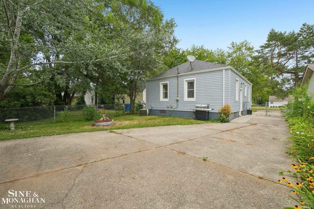21025 Sunset Avenue, Warren, MI 48091