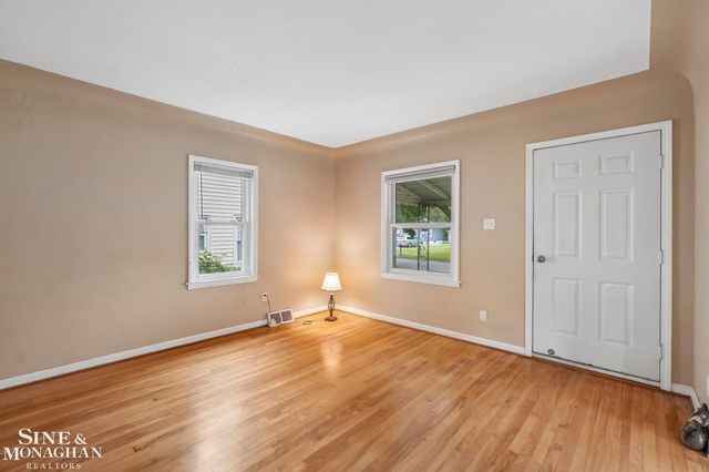 21025 Sunset Avenue, Warren, MI 48091