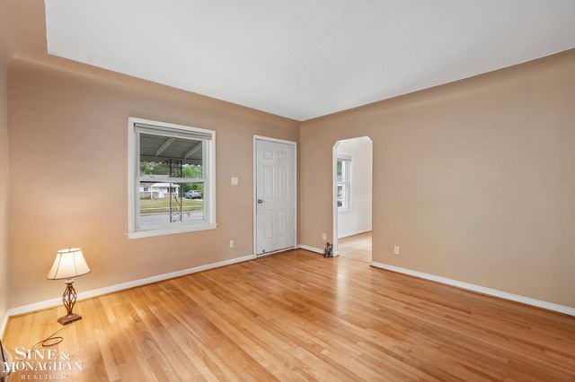 21025 Sunset Avenue, Warren, MI 48091