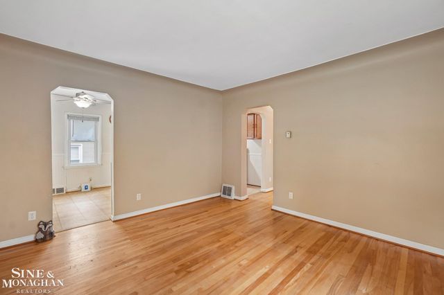 21025 Sunset Avenue, Warren, MI 48091